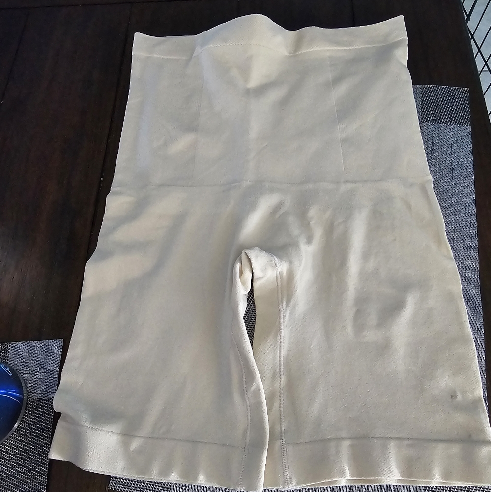 Spanx Shorts Size 3XL